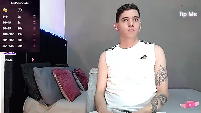 Snapshot of Matteo12_ chatting on 01.10.26 Matteo12 online show from 01.10.26