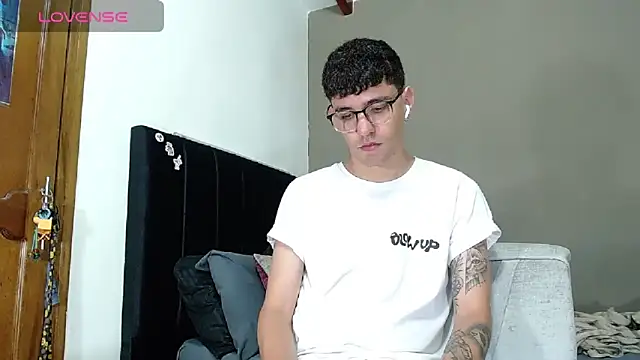 Snapshot of Matteo12_ chatting on 02.27.26 Matteo12 online show from 02.27.26