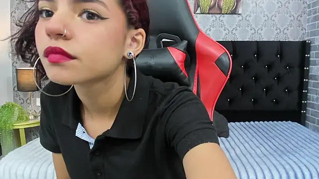 Kittypetite11 online show from 09.12.25