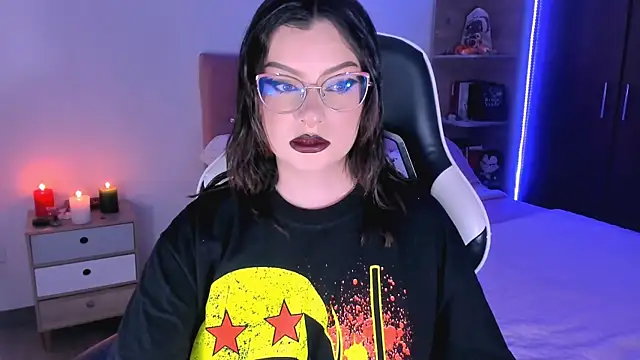 OphelianaRose33 online show from 10.17.25