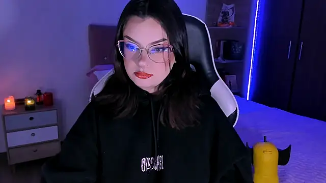 OphelianaRose33 online show from 11.21.25