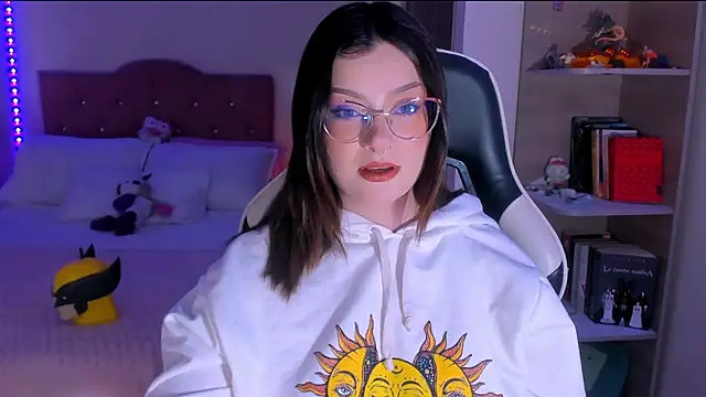 OphelianaRose33 online show from 02.12.26