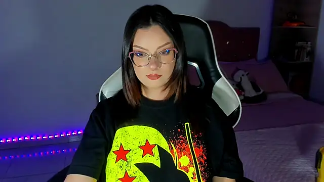 Snapshot of OphelianaRose33 chatting on 05.15.26 OphelianaRose33 online show from 05.15.26