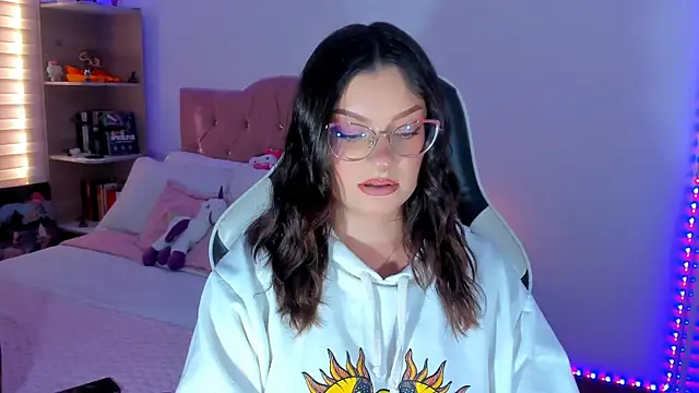 Snapshot of OphelianaRose33 chatting on 05.27.26 OphelianaRose33 online show from 05.27.26
