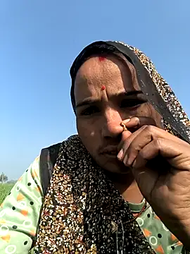 Snapshot of Hot_raaani chatting on 12.19.25 Hot raaani online show from 12.19.25