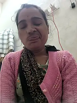 Snapshot of Hot_raaani chatting on 12.19.25 Hot raaani online show from 12.19.25