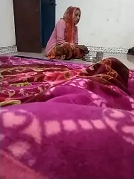 Snapshot of Hot_raaani chatting on 12.20.25 Hot raaani online show from 12.20.25