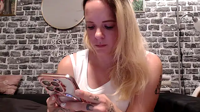 Snapshot of SexyMilf_37 chatting on 06.09.26 SexyMilf 37 online show from 06.09.26