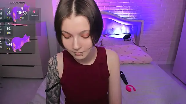 Snapshot of MiraVelle chatting on 07.19.26 MiraVelle online show from 07.19.26