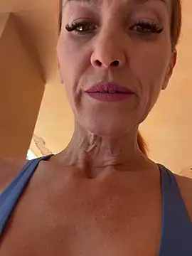 Snapshot of MikaelaBloom chatting on 09.30.25 MikaelaBloom online show from 09.30.25