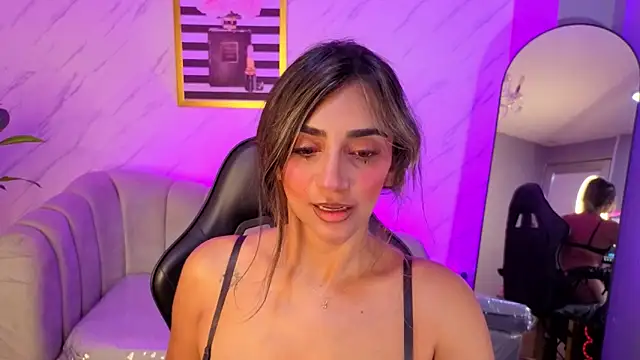 Snapshot of agatha_brooks_t chatting on 05.19.26 agatha brooks t online show from 05.19.26