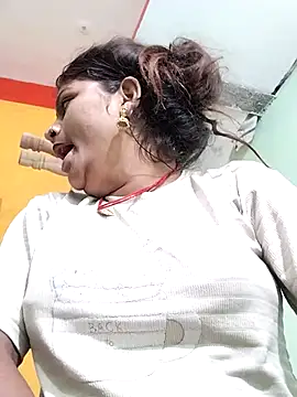 Snapshot of Hot_mirchjii chatting on 10.28.25 Hot mirchjii online show from 10.28.25