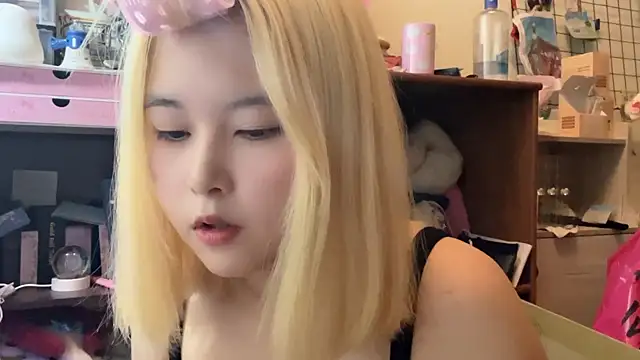 Snapshot of luna51888 chatting on 09.09.25 luna51888 online show from 09.09.25