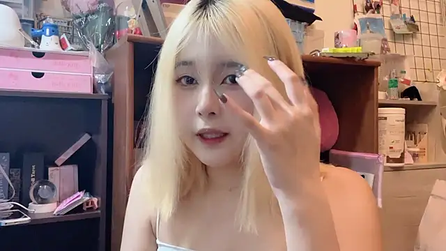 Snapshot of luna51888 chatting on 10.02.25 luna51888 online show from 10.02.25