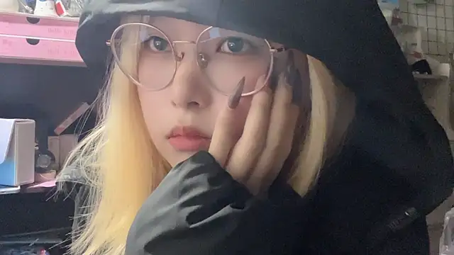 Snapshot of luna51888 chatting on 10.07.25 luna51888 online show from 10.07.25