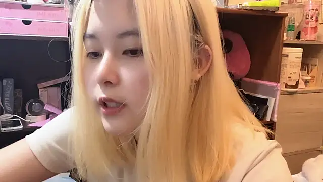 Snapshot of luna51888 chatting on 10.22.25 luna51888 online show from 10.22.25