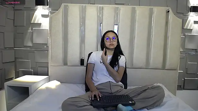 Snapshot of katalina07_1 chatting on 04.17.26 katalina07 1 online show from 04.17.26