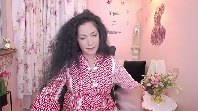 Snapshot of MyLovOne chatting on 06.25.26 MyLovOne online show from 06.25.26