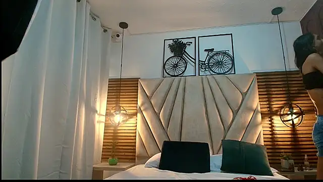 Snapshot of Cinthiabaker chatting on 09.12.25 Cinthiabaker online show from 09.12.25