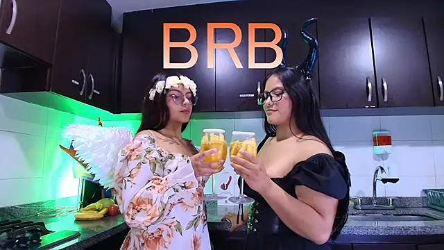 Lilith and Khloe online show from 11.12.25