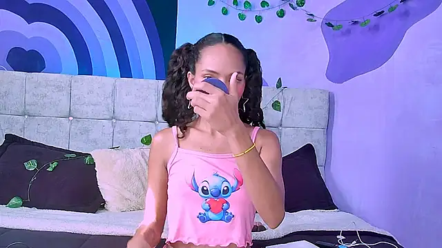 Karen Ariass online show from 11.21.25