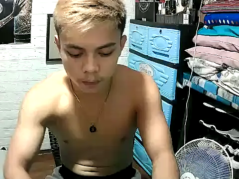 Snapshot of Pinoy_slutcummer69 chatting on 11.14.25 Pinoy slutcummer69 online show from 11.14.25