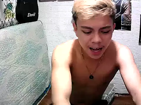 Snapshot of Pinoy_slutcummer69 chatting on 11.20.25 Pinoy slutcummer69 online show from 11.20.25