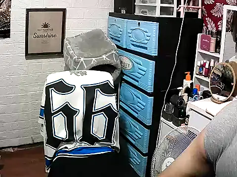 Snapshot of Pinoy_slutcummer69 chatting on 11.29.25 Pinoy slutcummer69 online show from 11.29.25