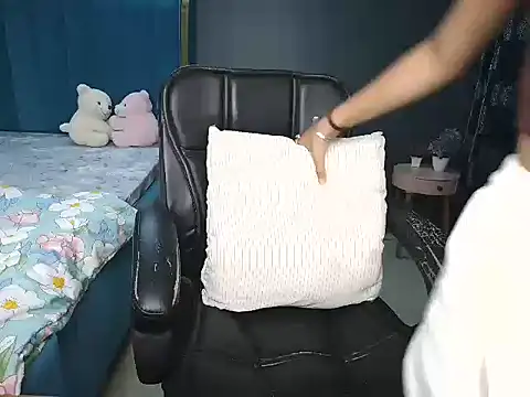 Urlove lily online show from 05.27.26