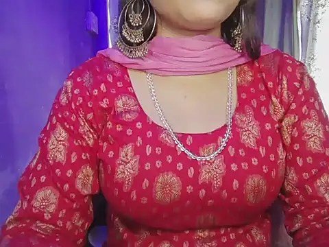 Snapshot of Naina_007 chatting on 10.10.25 Naina 007 online show from 10.10.25