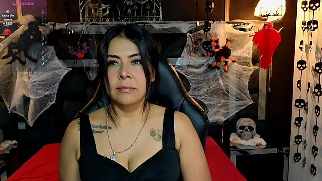 Aniajoness  online show from 10.31.25