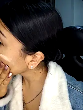 Aniajoness  online show from 11.18.25