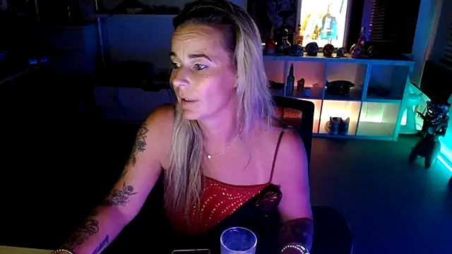 Mrs-Aurora online show from 10.05.25