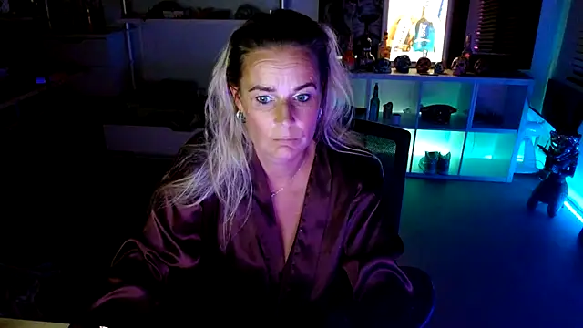 Mrs-Aurora online show from 10.06.25