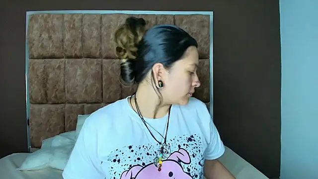 Kitty ravee online show from 10.12.25