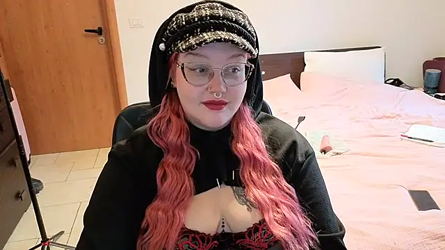 AlyssaWonderland online show from 12.04.25