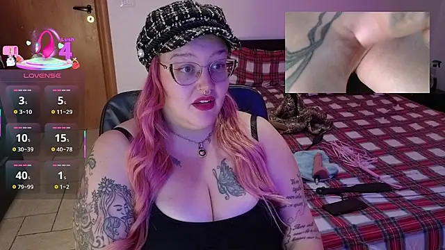 AlyssaWonderland online show from 12.14.25