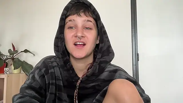 NIQUE TARAXX online show from 09.22.25