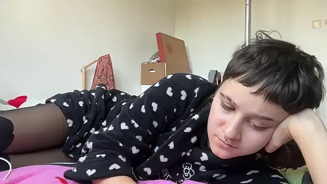 NIQUE TARAXX online show from 09.28.25