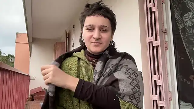 NIQUE TARAXX online show from 09.30.25