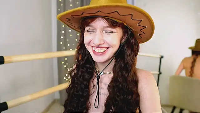 Snapshot of LeelooYolo chatting on 12.13.25 LeelooYolo online show from 12.13.25