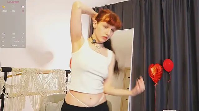 Snapshot of LeelooYolo chatting on 02.14.26 LeelooYolo online show from 02.14.26