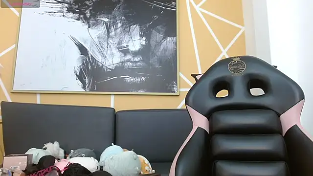 olivia russo  online show from 01.05.26