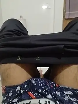 Snapshot of dhruve2010 chatting on 11.03.25 dhruve2010 online show from 11.03.25