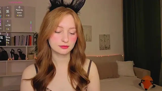 Snapshot of Betty_Twinkle chatting on 10.15.25 Betty Twinkle online show from 10.15.25