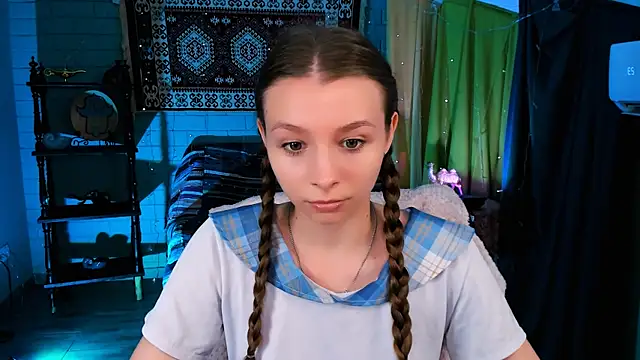Snapshot of JulieDaniel chatting on 05.19.26 JulieDaniel online show from 05.19.26