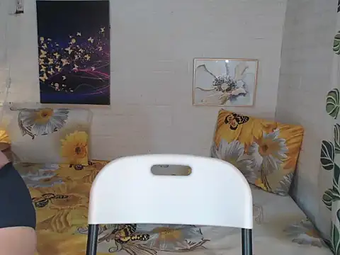 Snapshot of aneredfox chatting on 09.10.25 aneredfox online show from 09.10.25