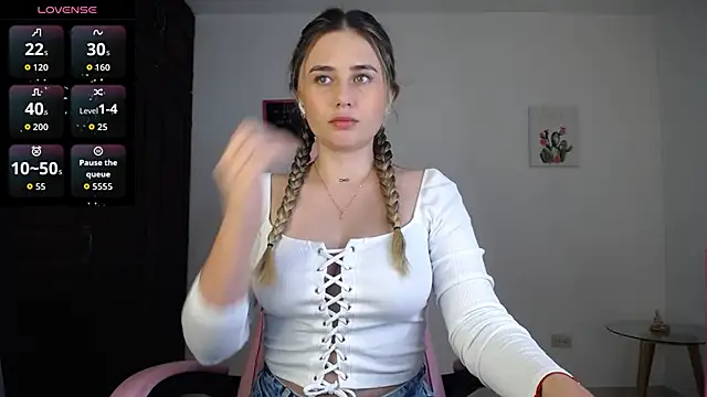 Snapshot of Veronika__Winslow_ chatting on 09.11.25 Veronika  Winslow  online show from 09.11.25