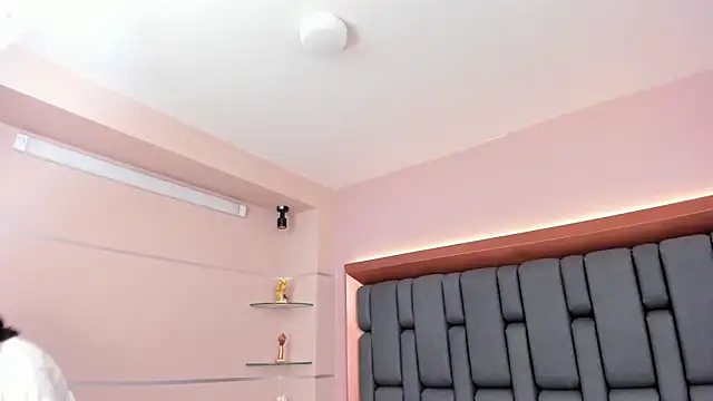 LisaMendez online show from 11.13.25