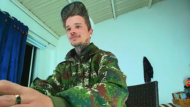 Snapshot of Gold_Loyal77 chatting on 09.21.25 Gold Loyal77 online show from 09.21.25